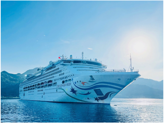Tàu du lịch biển Star Voyager đưa 1.300 du khách đến Khánh Hòa