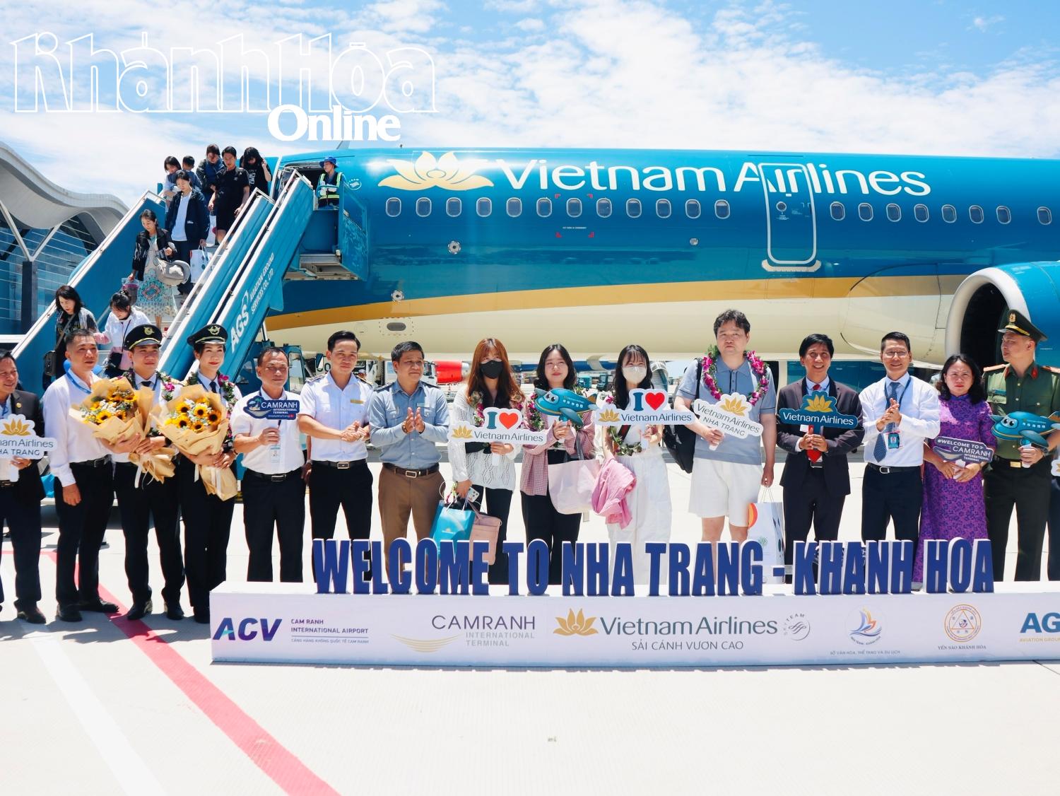 Vietnam Airlines khai trương đường bay Cam Ranh - Busan